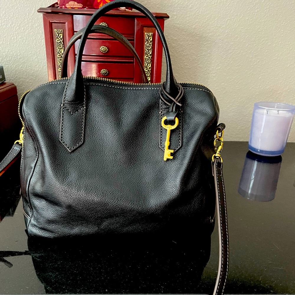 ***SOLD***Fossil Rachel satchel/crossbody strap